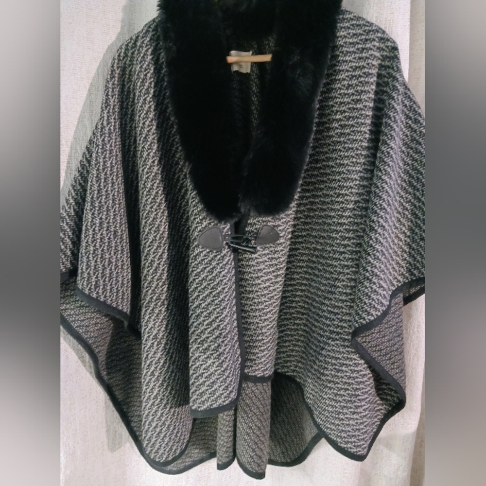 Loved + Adored faux fur shawl poncho OSFM beautiful quality wardrobe piece
